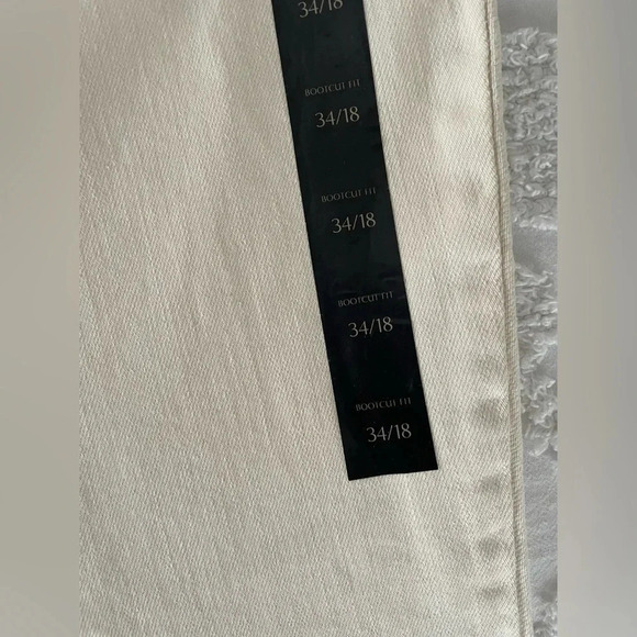 Banana Republic Vintage Stretch Low-Rise Bootcut Jean - Picture 2 of 11